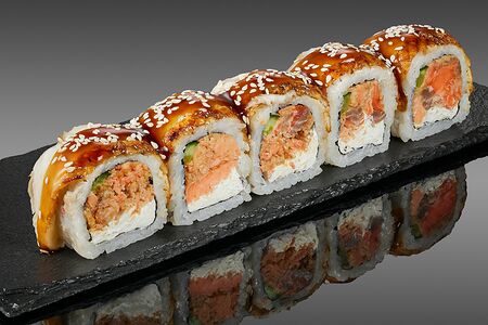 Канада с жареным лососем