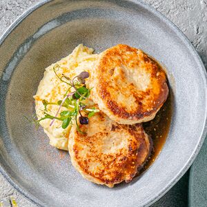 Котлеты домашние из говядины и свинины с картофельным пюре