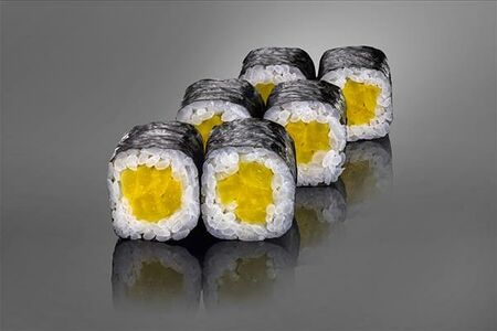 Ролл с маринованной редькой