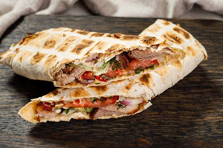 Шаурма со свининой острый на углях