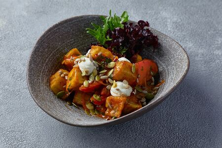 Салат с теплыми баклажанами