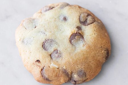 Печенье с молочным шоколадом и миндалем