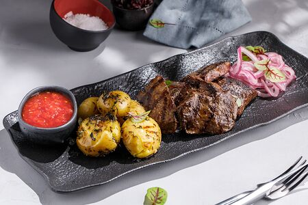 Печень телячья с беби-картофелем