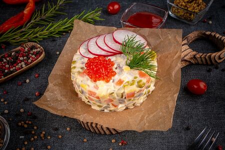 Салат Оливье с говядиной