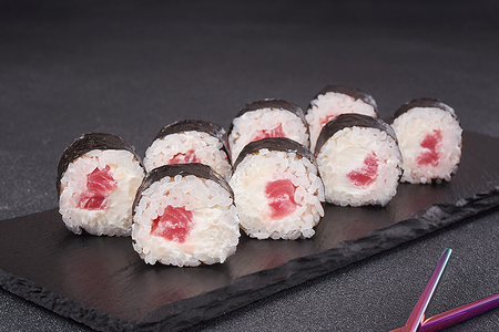 Ролл Филадельфия с тунцом