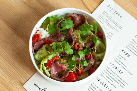 Салат с ростбифом