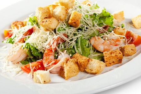 Салат Цезарь с креветкой