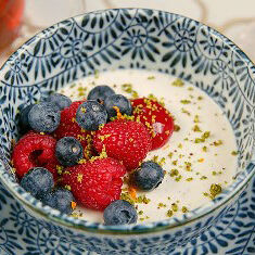 Панна котта из мацони с ягодами