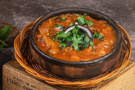 Чашушули из молочной телятины на кеци