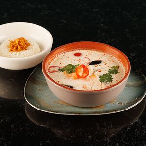 Том Кха с курицей