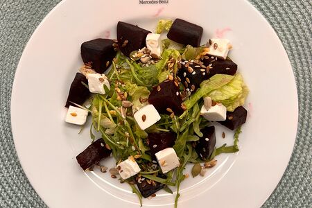 Салат со свеклой и сыром фета