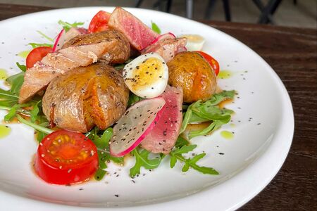 Салат с тунцом