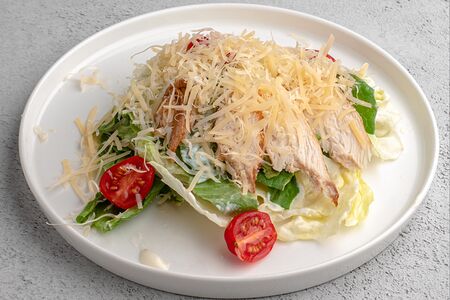 Салат Цезарь с курицей