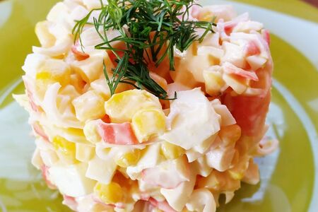 Салат с крабовыми палочками