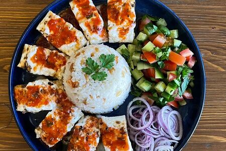 Кебаб бейти с натуральным йогуртом