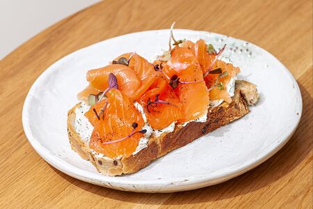 Брускетта с мурманским лососем