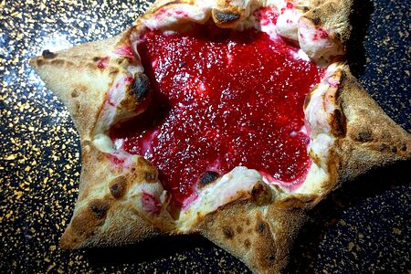 Ватрушка крем чиз с малиной