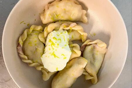 Вареники с вишней, мацони и цедрой лайма