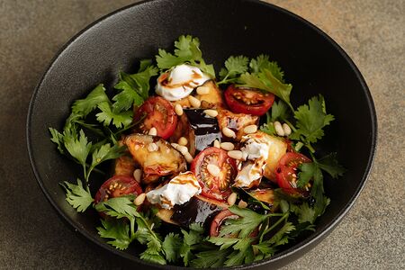 Салат с баклажаном, творожным сыром и кедровым орехом