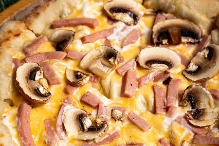 Пицца Шампиньон с ветчиной