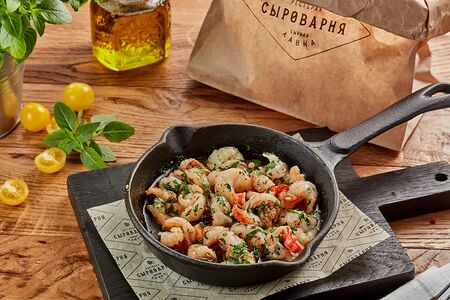 Тигровые креветки с чесноком и петрушкой