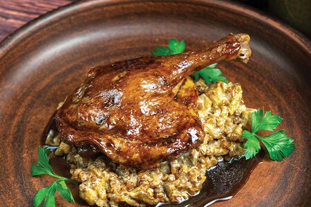 Утиная ножка с гречкой и грибами