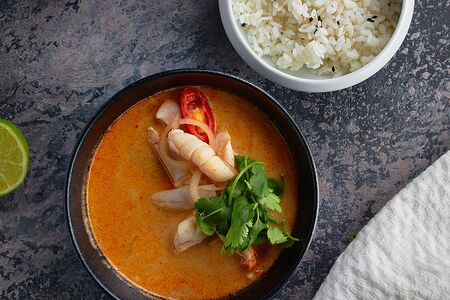 Том ям с морепродуктами