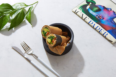 Суширрито с лососем