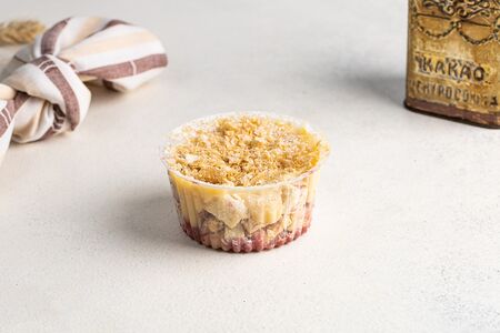 Десерт наполеон с вишней