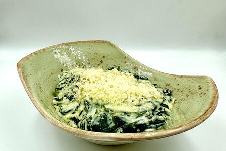 Шпинат со сливками и сыром