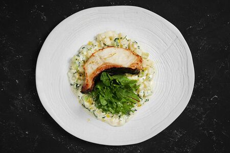 Запеченная зубатка с картофелем, кабачками и сливочным соусом