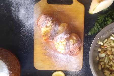 Пирожок печеный с творожной начинкой