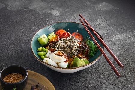 Поке с кальмаром