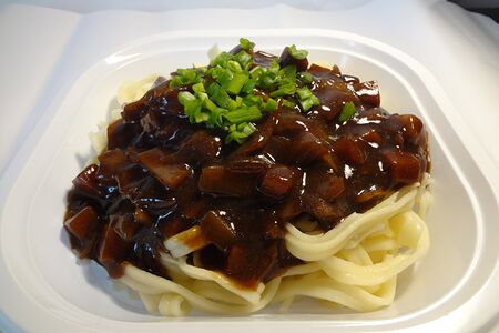 Чачжанмен с мясом