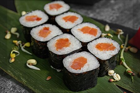 Ролл с лососем