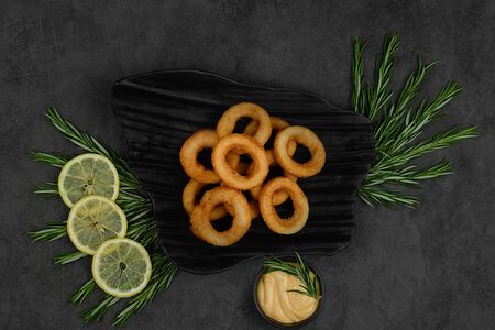 Луковые кольца с соусом гриль