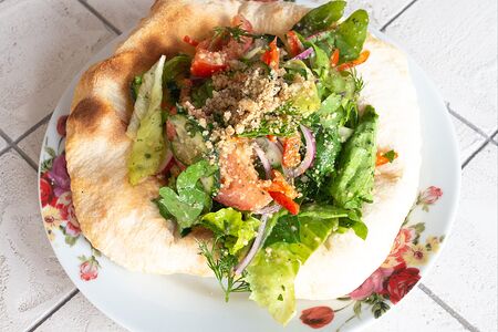 Овощной салат на пите