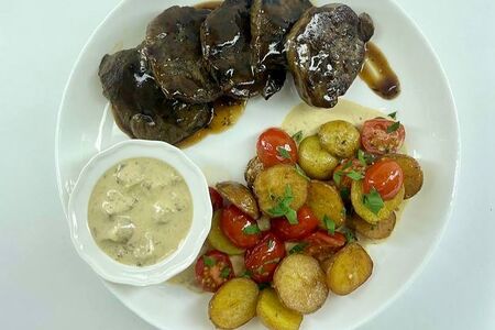 Медальоны с грибным соусом