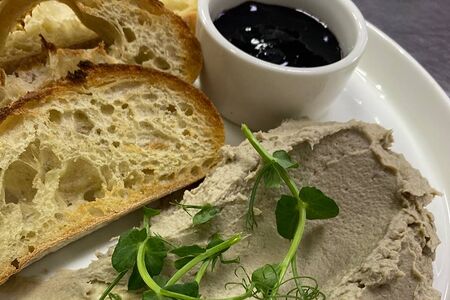 Тот самый утиный паштет с припущенными ягодами