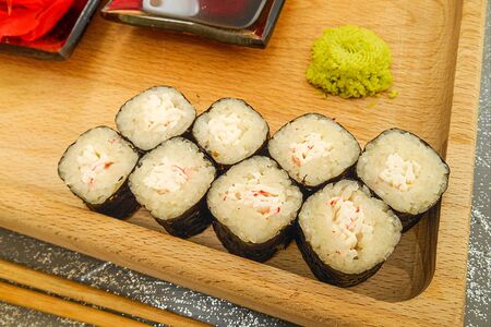 Ролл с крабом