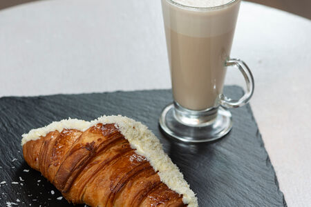 Круассан с Малиновым кремом