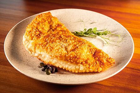 Чебурек с говядиной и сыром