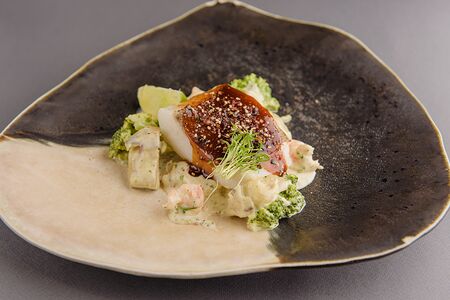 Палтус с креветками и артишоками