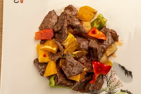 Говядина по-тайски в сладко-остром соусе