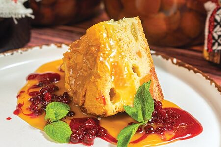 Пирог из тыквы с соленой карамелью