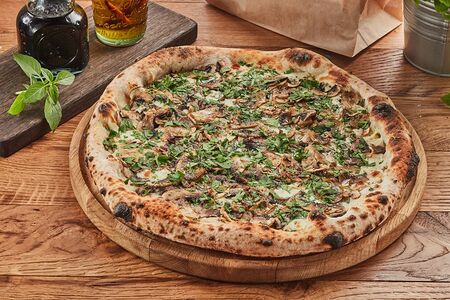 Пицца с грибами и трюфельным маслом