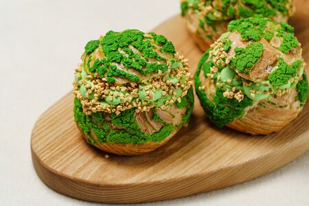 Пирожное Шу с фисташкой