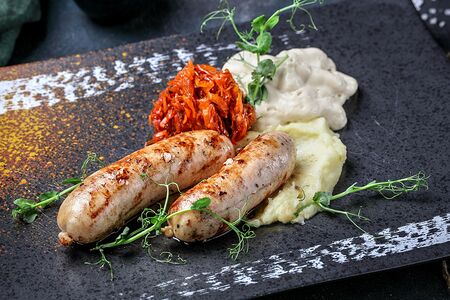 Колбаски свиные с чесноком