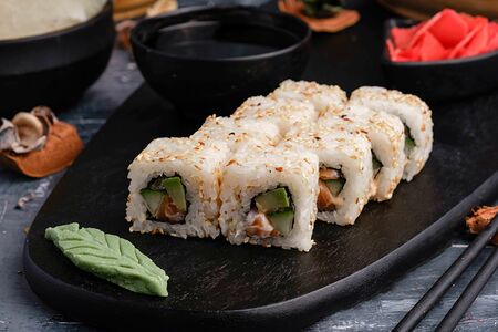 Ролл Спайси лосось