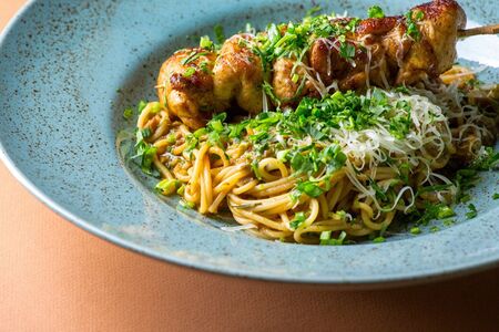 Спагетти с зеленью, томатами и куриными шариками